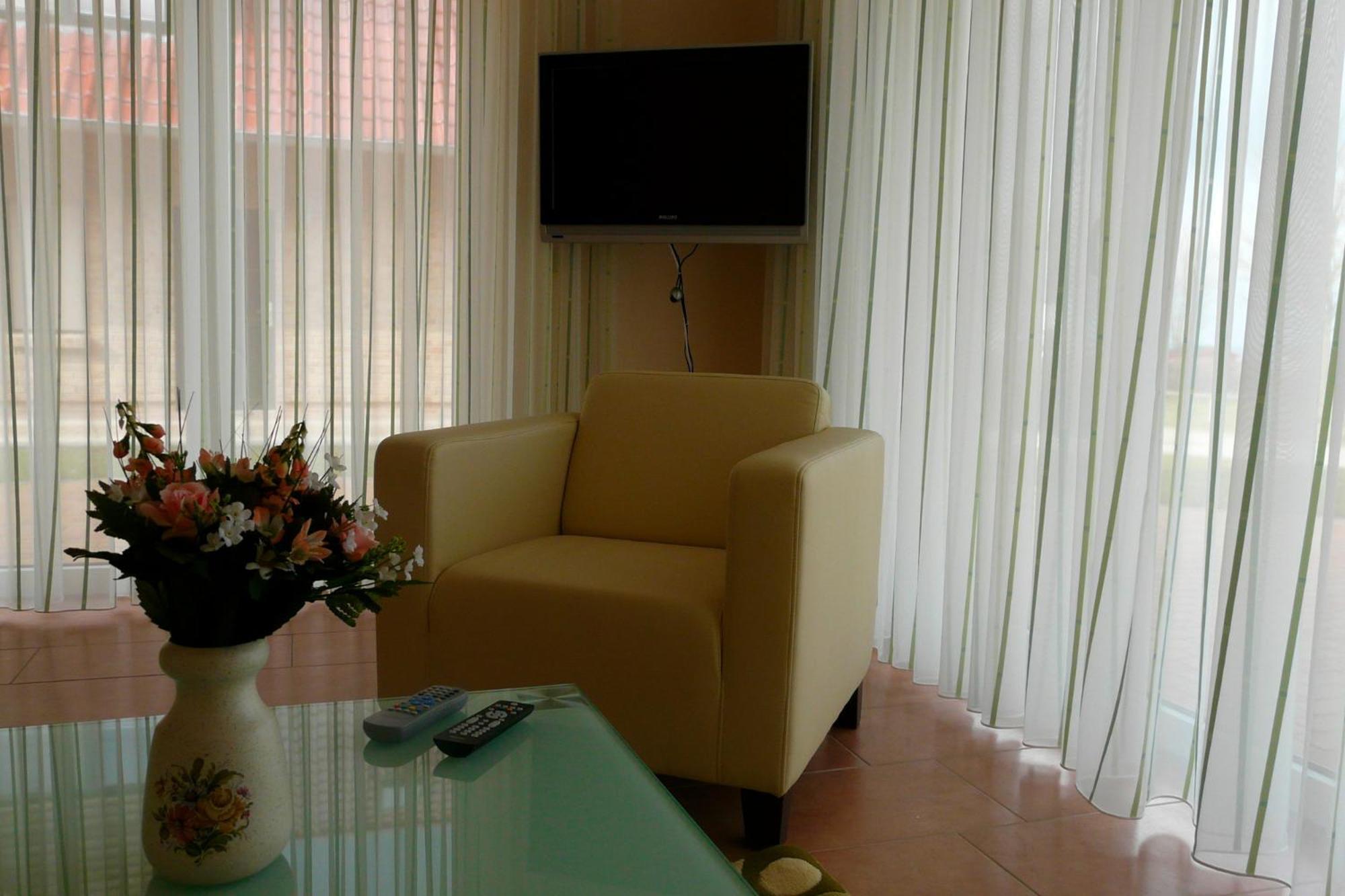 Ferienhaus Direkt An See & Strand Göhren-Lebbin Екстериор снимка